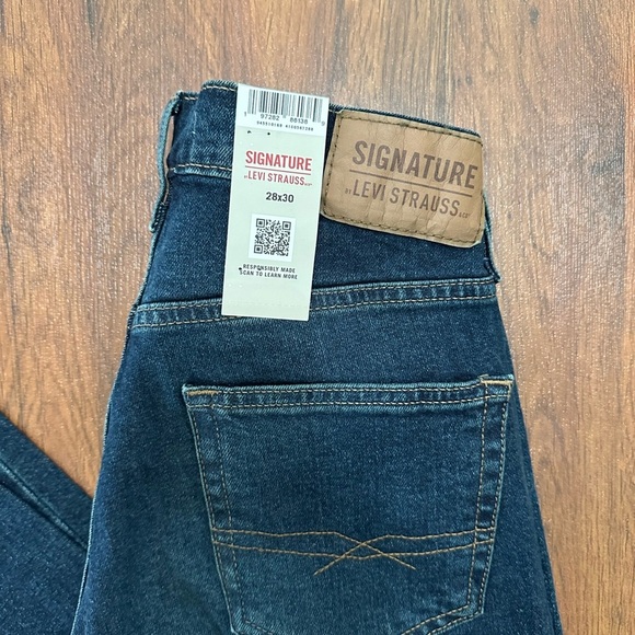 Signature by Levi Strauss Men's Blue Straight Jeans - Picture 4 of 11